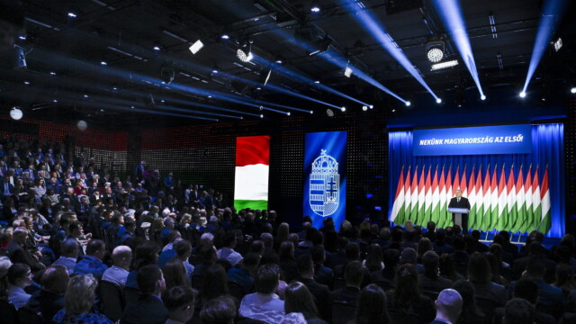 Budapest, 2024. február 17.
Orbán Viktor miniszterelnök évértékelõ beszédét tartja a Várkert Bazárban 2024. február 17-én.
MTI/Koszticsák Szilárd
